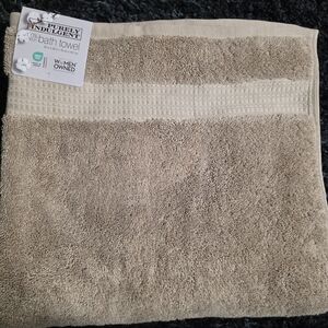 ​✨ Purely Indulgent Luxury Bath Towel - New With Tags! ✨